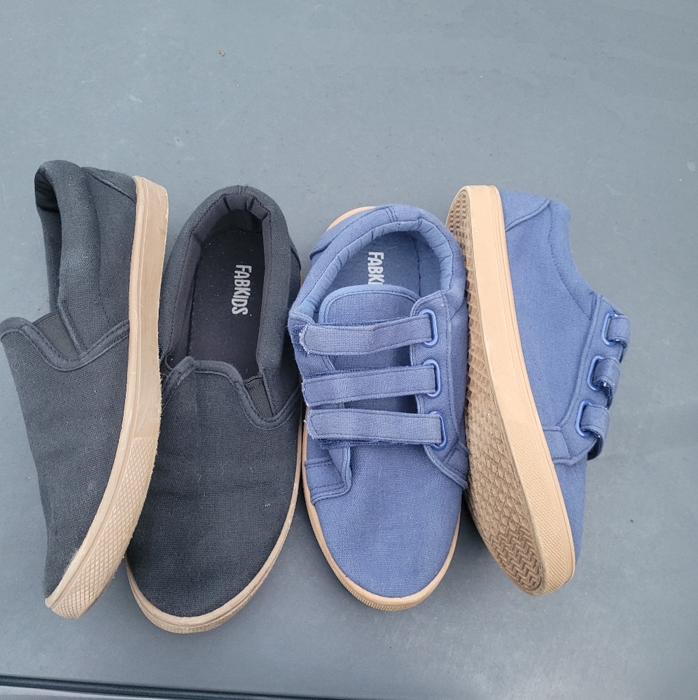 Boys youth size 5 shoes from Fab kids